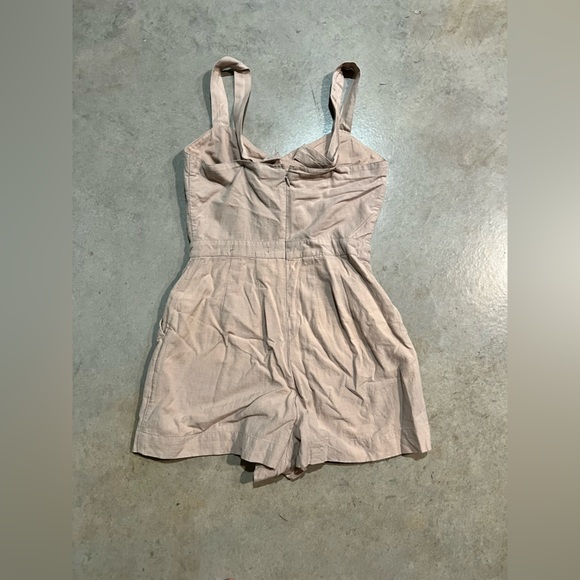 Khaki Abercrombie and Fitch shorts jumper with cutout - Picture 2 of 3